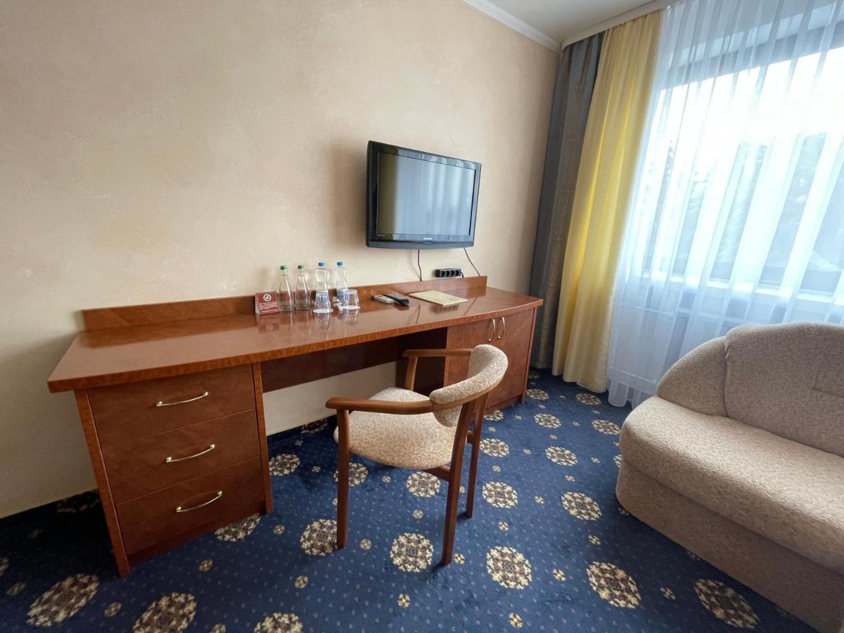 Hotel Complex Ukraine Lutsʼk Extérieur photo