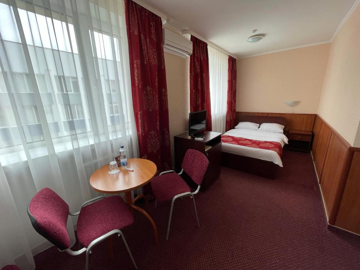 Hotel Complex Ukraine Lutsʼk Extérieur photo