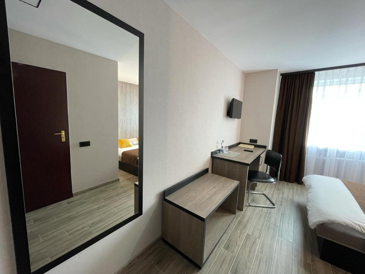 Hotel Complex Ukraine Lutsʼk Extérieur photo