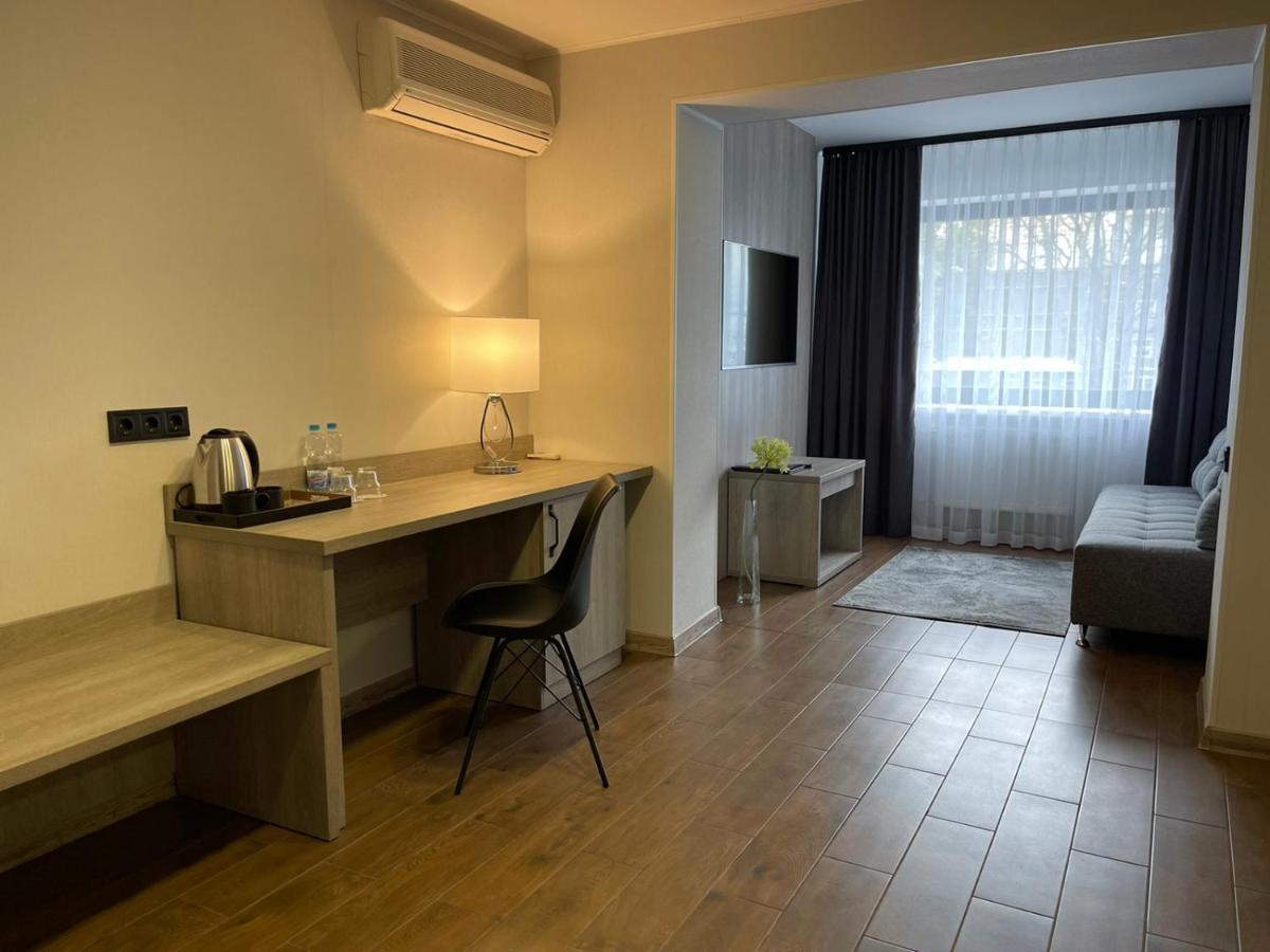 Hotel Complex Ukraine Lutsʼk Extérieur photo