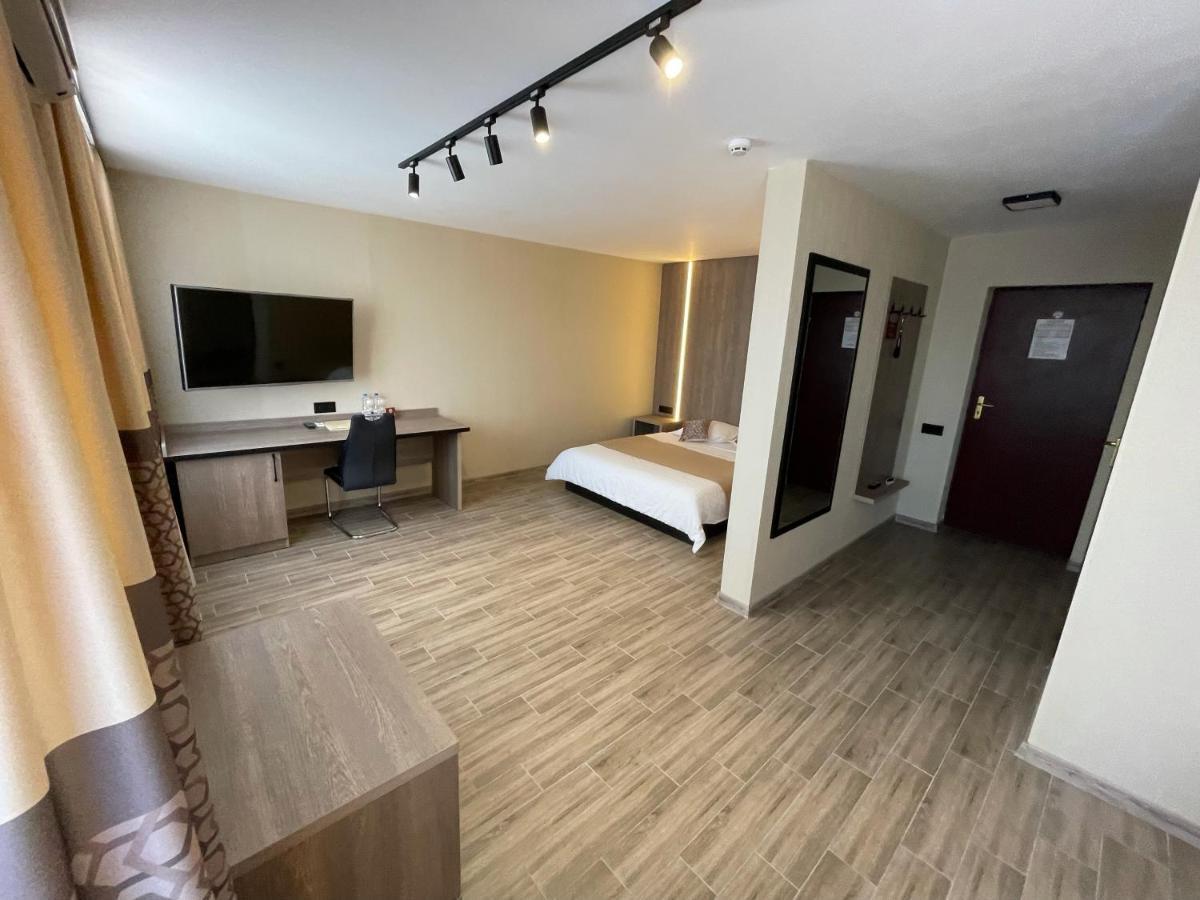 Hotel Complex Ukraine Lutsʼk Extérieur photo