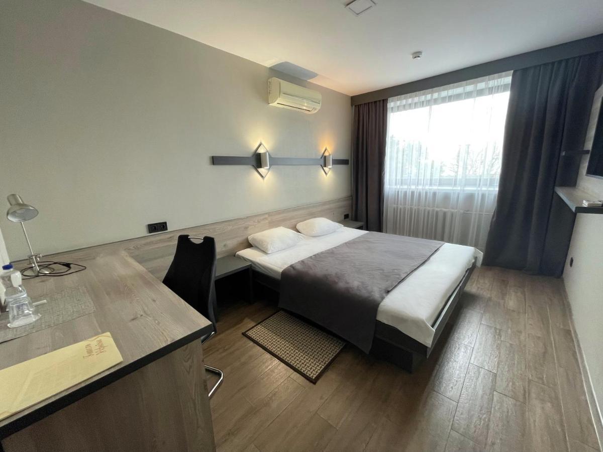 Hotel Complex Ukraine Lutsʼk Extérieur photo