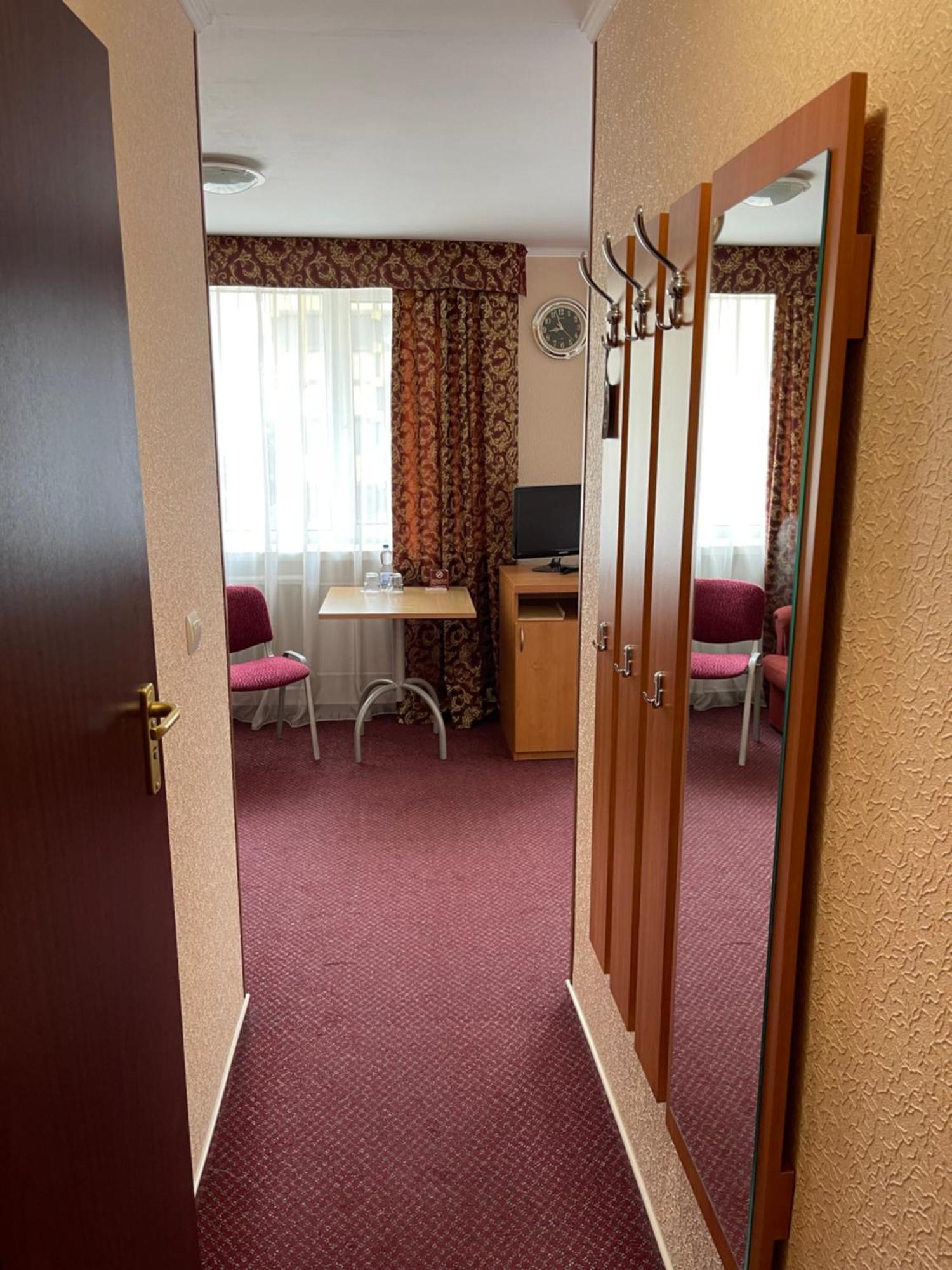 Hotel Complex Ukraine Lutsʼk Extérieur photo