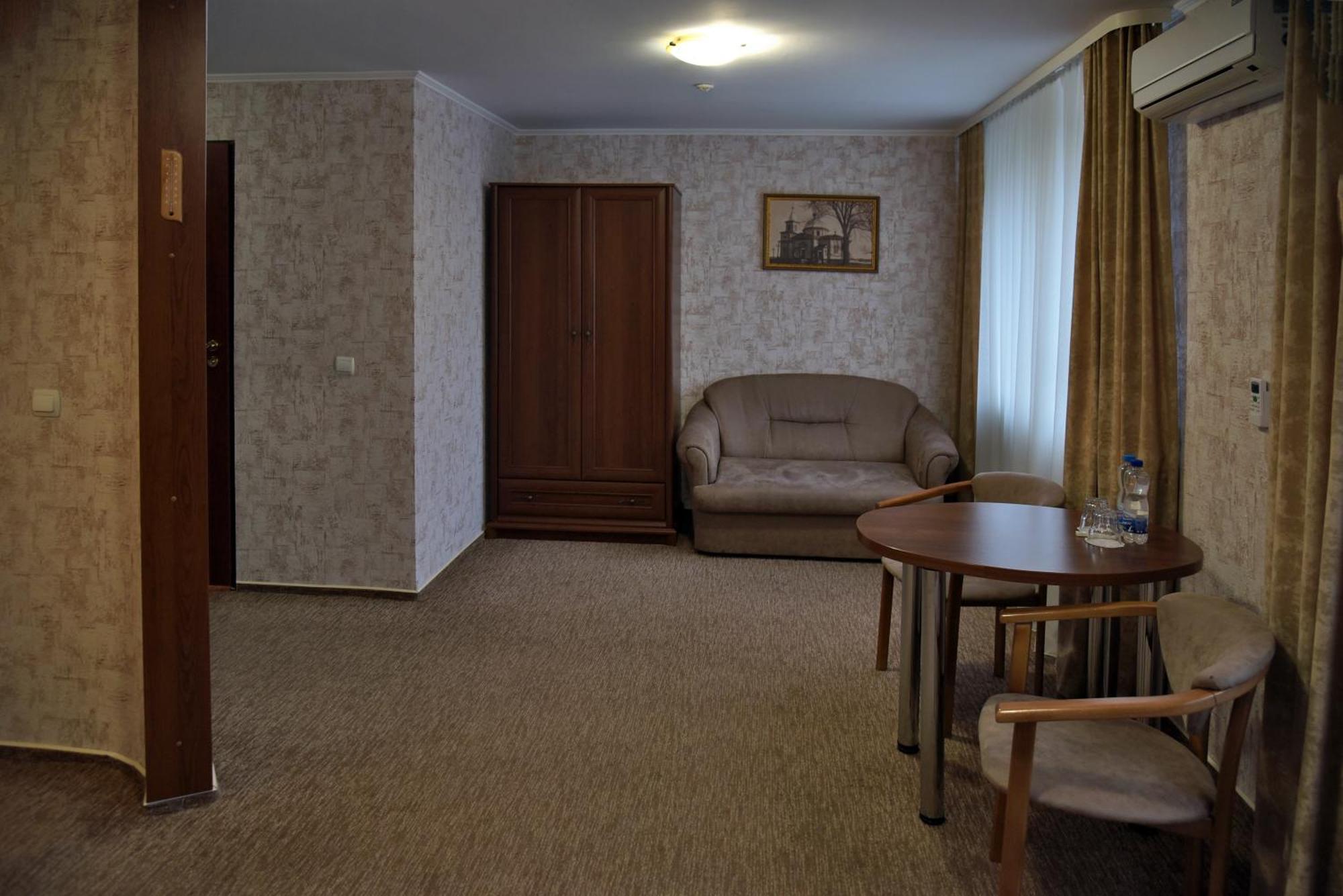 Hotel Complex Ukraine Lutsʼk Extérieur photo